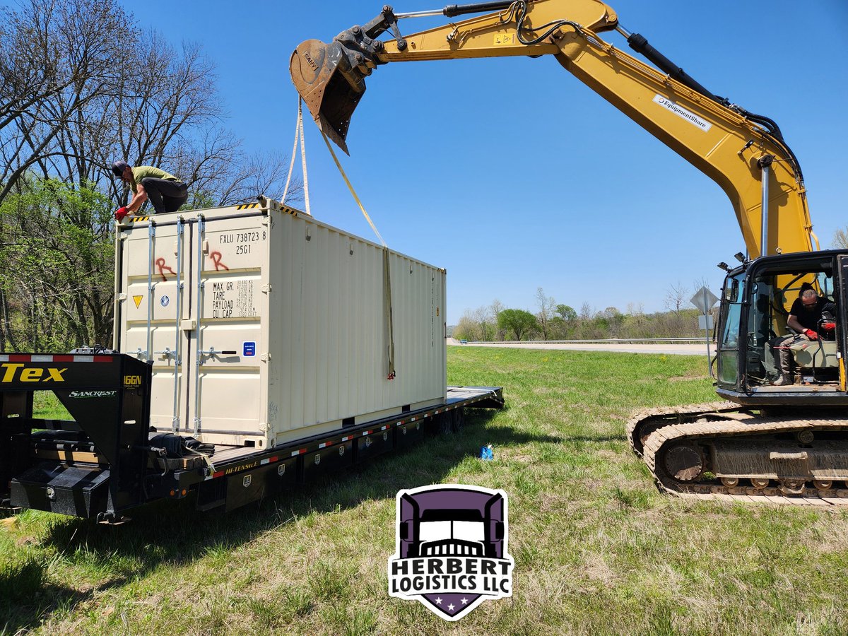 New driver getting loaded up. Thank you for the picture! We appreciate all of your hard work!

herbertlogistics.com