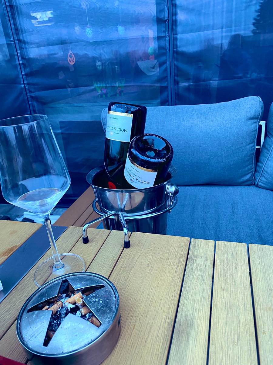 Freunde zu Besuch auf dem Dorf. 
Oder auch. #EinganznormalerAbend mit <a href="/einfachnurZwerg/">Z҉w҉e҉r҉g҉ 🌻</a>