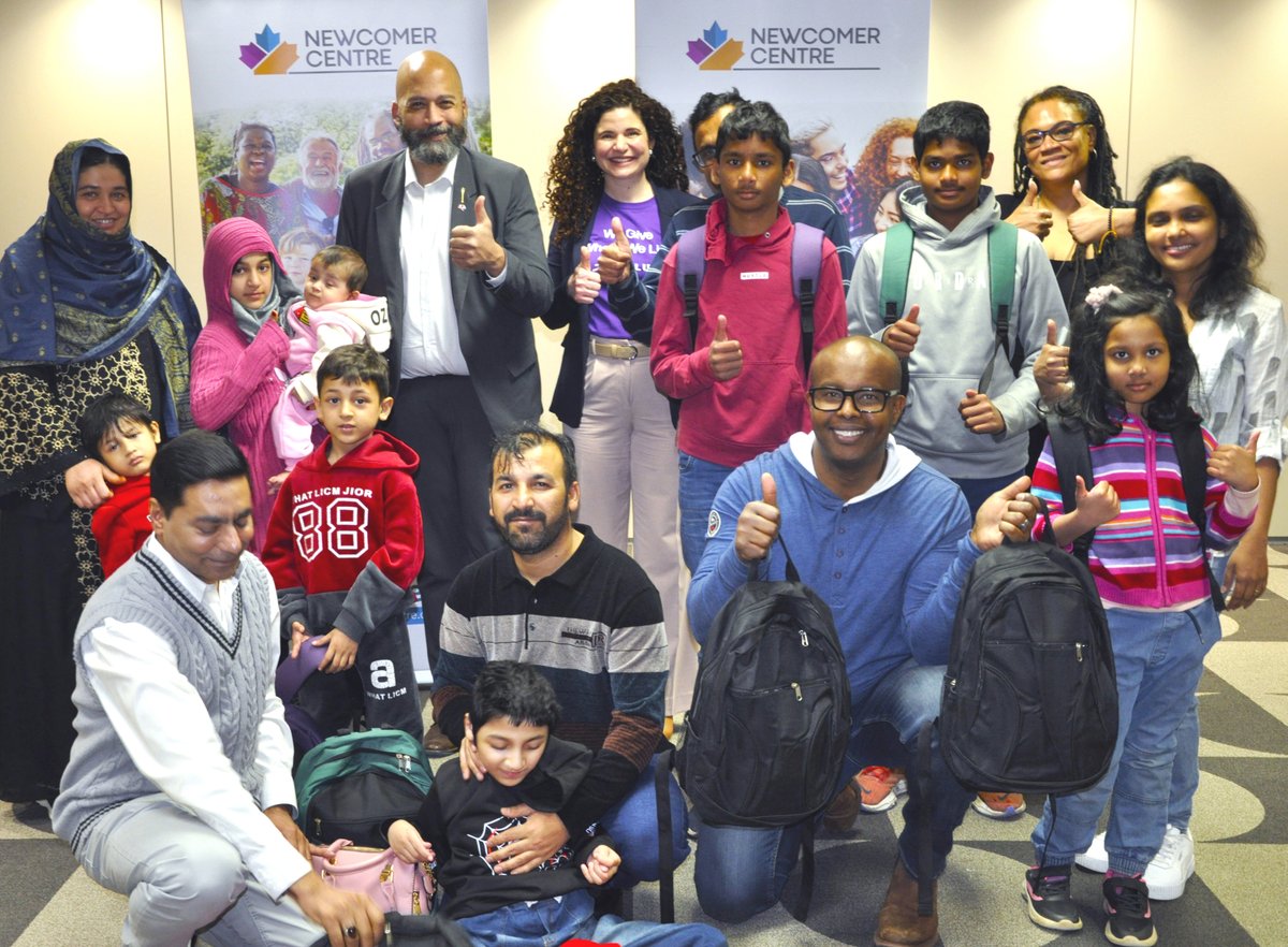 YEGNewcomers's tweet image. @TELUS  truly #GiveWhereWeLive — and so does MLA David Shepherd!

Thanks to #KitsForKids donations + extra support from  @DShepYEG &amp;amp; team, several refugee families received school supplies to help their kids thrive.

Thanks for building a welcoming future!

#yegnewcomers