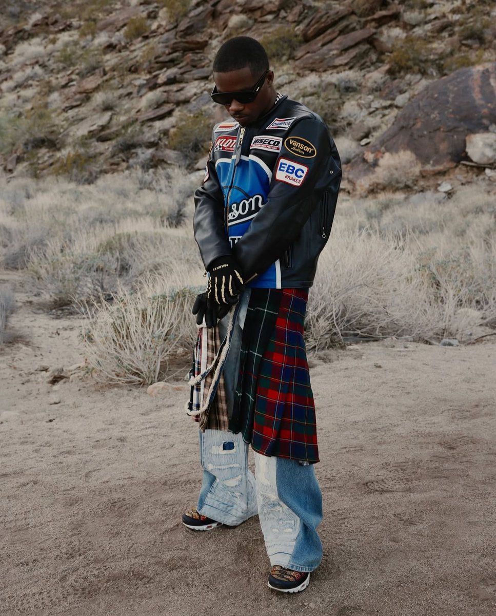 Roddy Ricch spotted in our Gold X-Ray Gloves 🥶