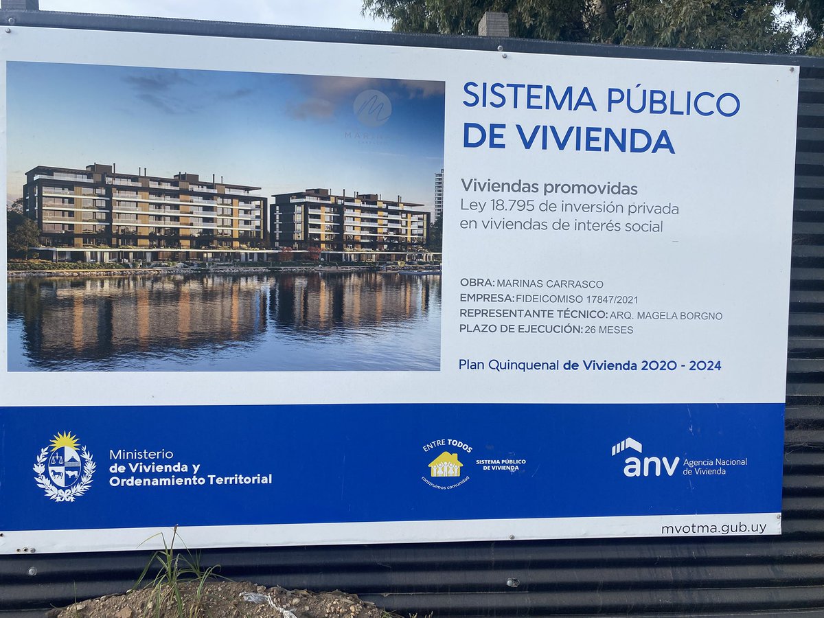 EPreve's tweet photo. 🔴 VIVIENDA

✔️ No es solo un cambio de nombre.

✔️Proyecto de vivienda social (sin impuestos) del gobierno de Lacalle Pou (carteles). 

✔️Precios desde 350 mil dólares hasta 700 mil dólares. 

✔️Marinas de Carrasco ¿Sistema público de viviendas sociales de Lacalle Pou? https://t.co/m4KXvVnEWN