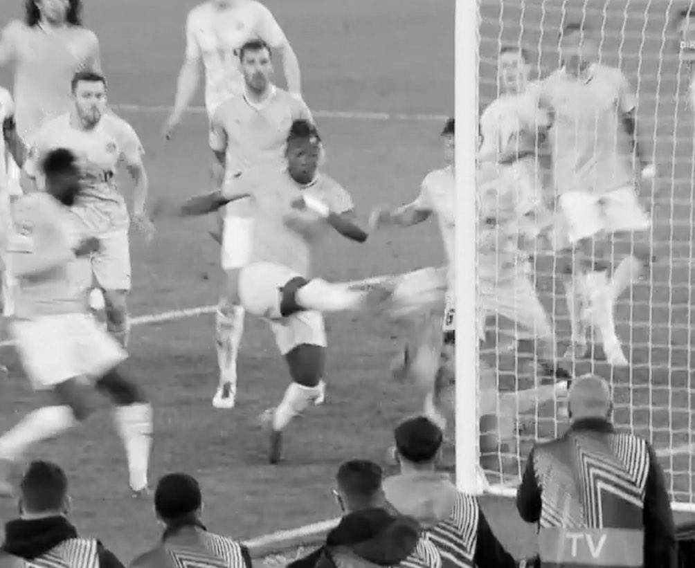 Supplementari più che giusti 
per questa Lazio.
Atteggiamento poco professionale da parte dell’allenatore del Bodo. 
Lo spettacolo continua! #supplementari