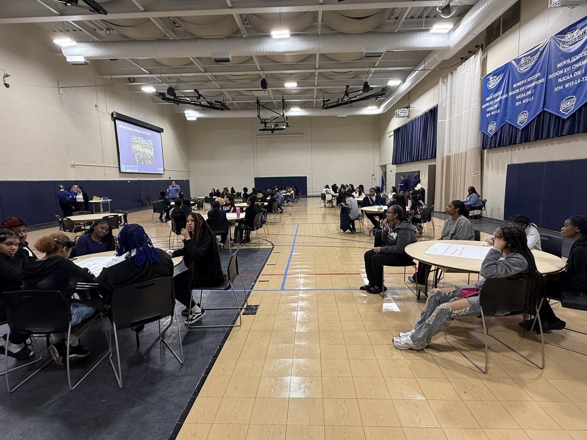 Thank you <a href="/MCCKansasCity/">MCC Kansas City</a> for a great morning!! #futureforward #GHSPride #grandviewc4