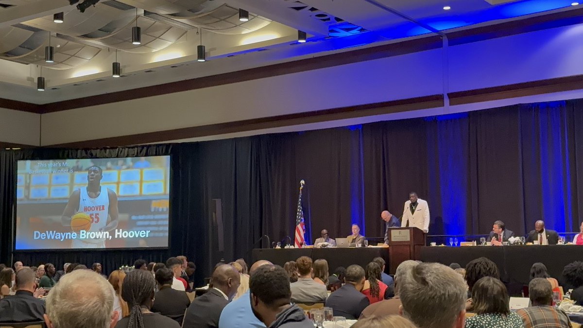 And there it is!! <a href="/Dewaynebrownll/">DeWayne Brown ll</a> is MR. BASKETBALL for the State of Alabama! 
#GodBless #GoBucs🏴‍☠️
