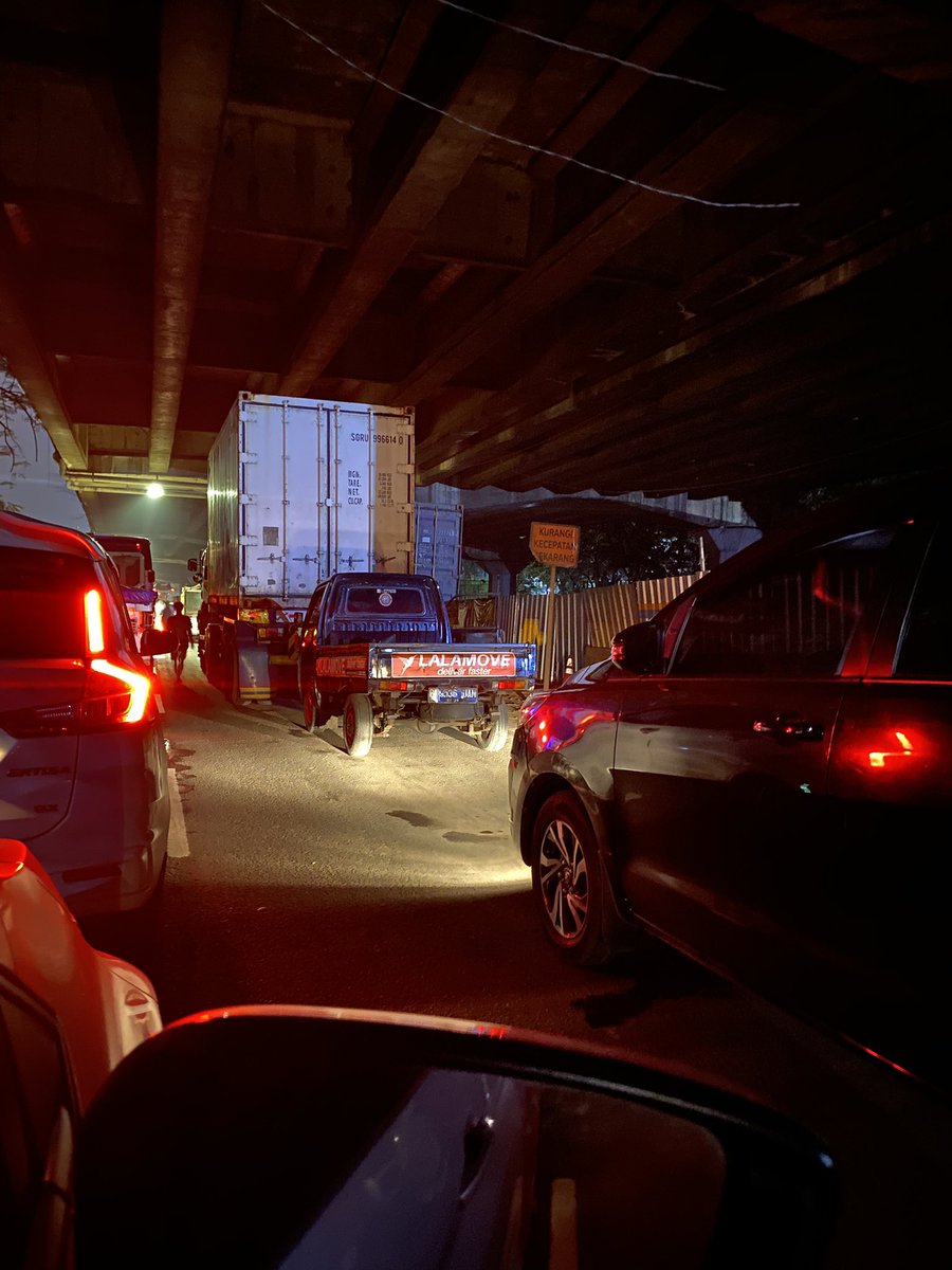 Lentos (@lentos552741) on Twitter photo Sudah 5 jam jalur Ancol- Priok macet total. Gak ada rekayasa lalin dari polisi. Kemana aja mereka ya. <a href="/ListyoSigitP/">Listyo Sigit Prabowo</a> <a href="/TMCPoldaMetro/">TMC Polda Metro Jaya</a> <a href="/SonoraFM92/">Radio Sonora Jakarta</a> Sudah 5 jam jalur Ancol- Priok macet total. Gak ada rekayasa lalin dari polisi. Kemana aja mereka ya. <a href="/ListyoSigitP/">Listyo Sigit Prabowo</a> <a href="/TMCPoldaMetro/">TMC Polda Metro Jaya</a> <a href="/SonoraFM92/">Radio Sonora Jakarta</a>