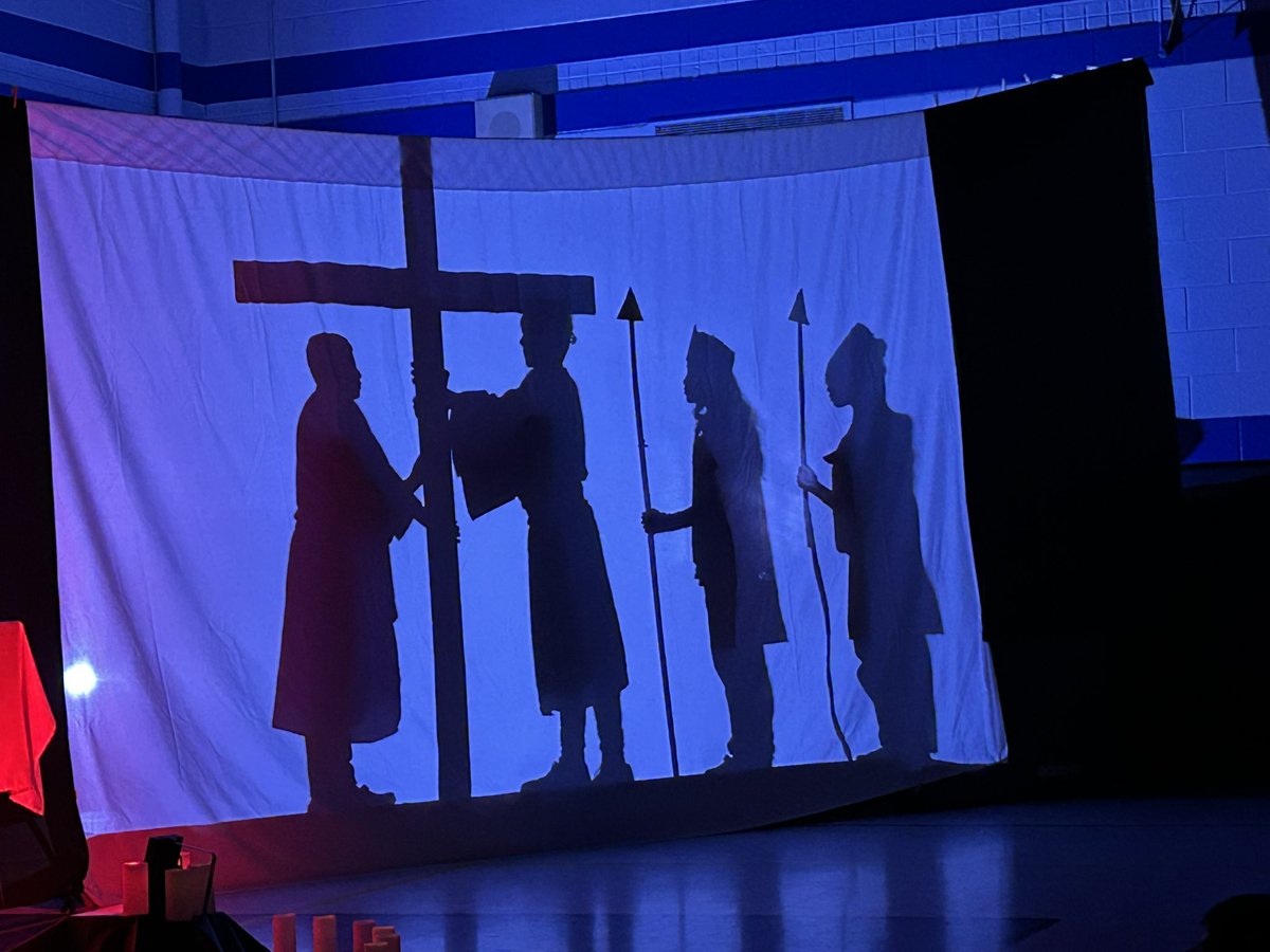 #vaniervikings <a href="/GVanierDPCDSB/">Georges Vanier Catholic School</a> what a beautiful way to end Holy Week. Thank you intermediates for the lovely presentation.