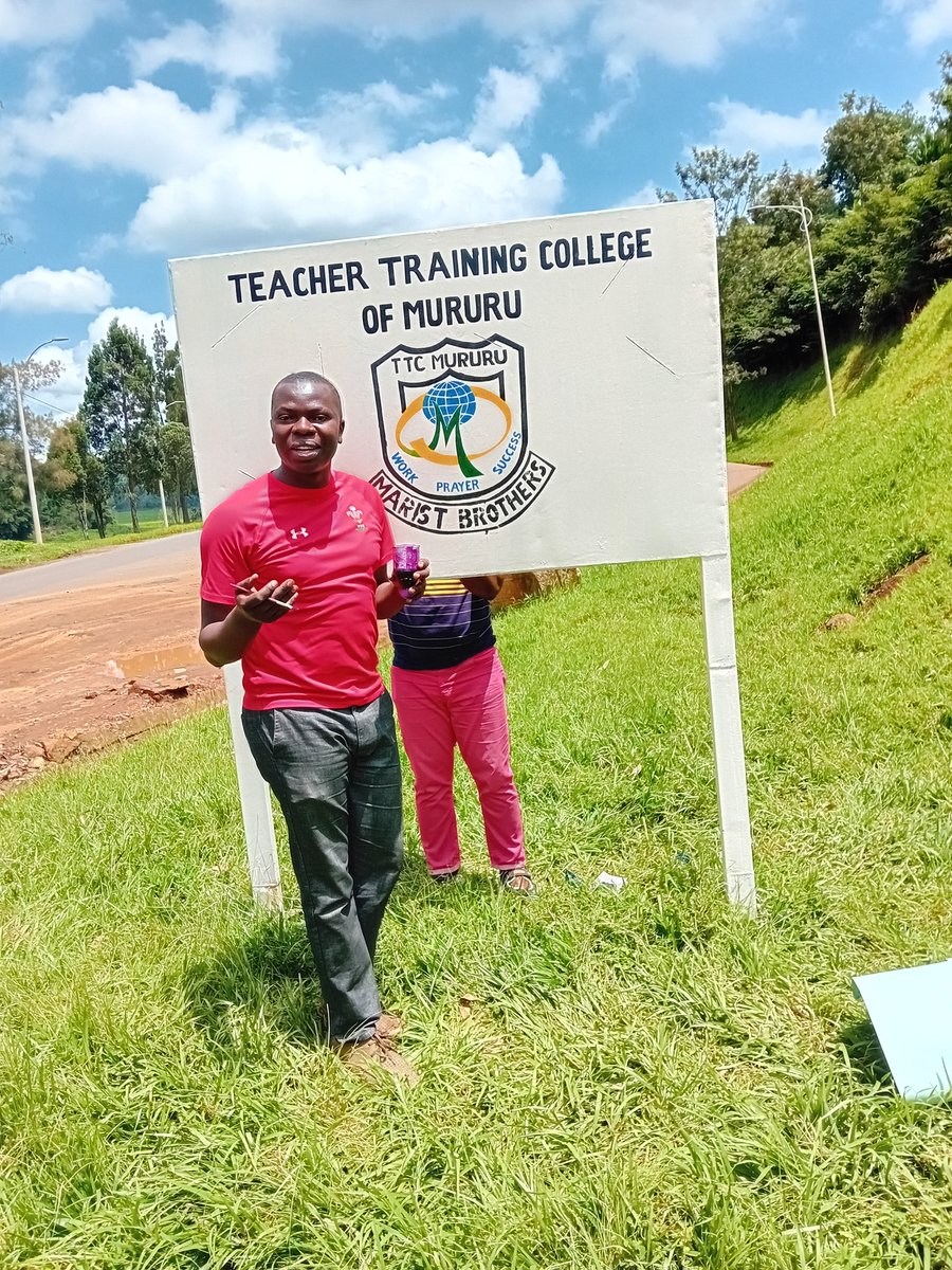 Today, I spent the day writing this sign. It was to update it, because I last worked on it for the first time in 2007. Many years have passed since then.