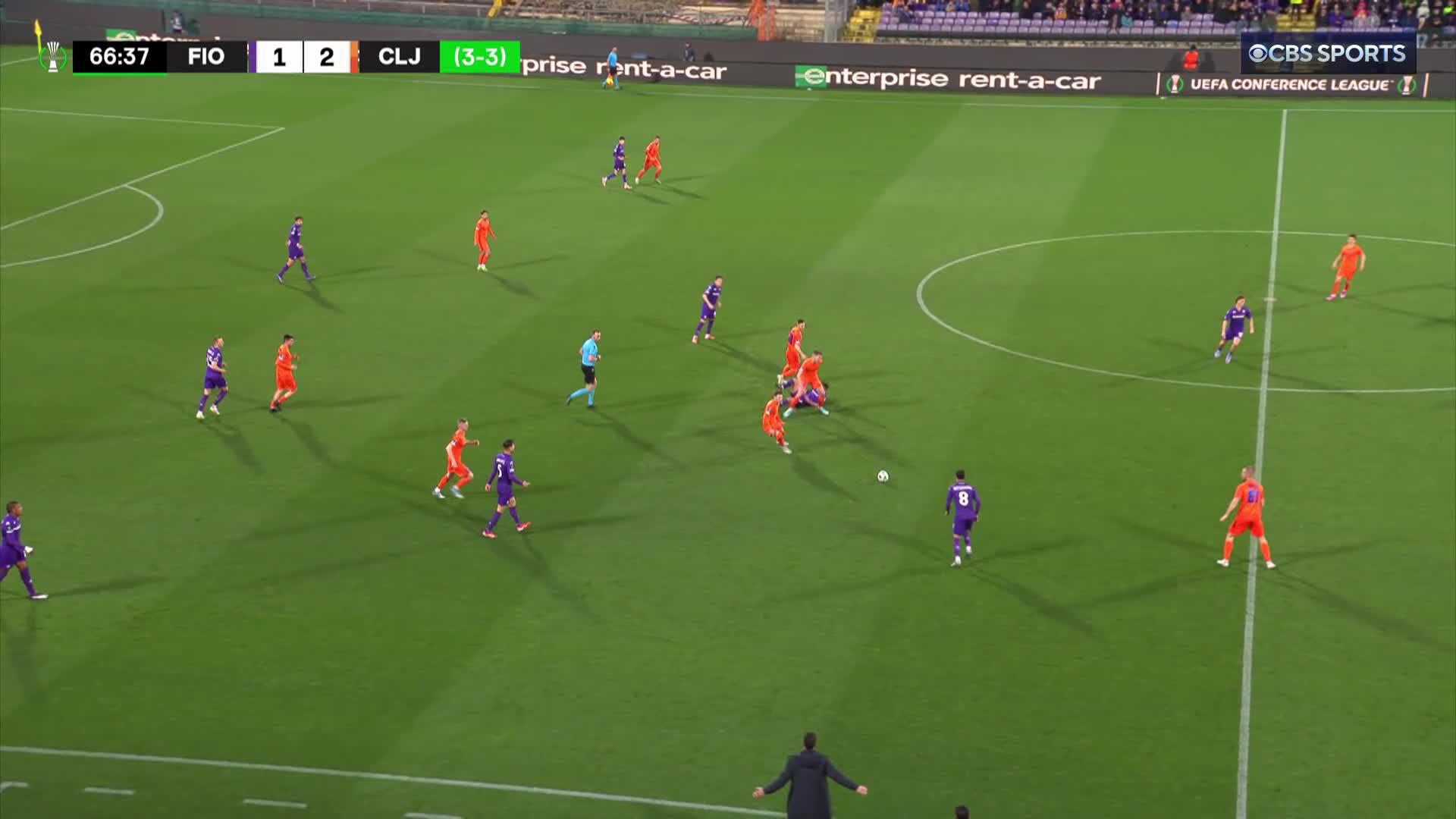 Moise Kean steps up for Fiorentina and makes it 4–3 on aggregate against NK Celje 😤🟣