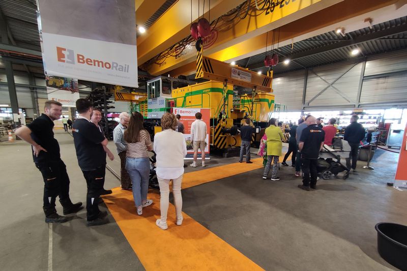 In beeld: Op bezoek bij Bemo Rail in Warmenhuizen - mp-produktie.nl/2025-04-16_Op_…

#BemoRail #Warmenhuizen #TATASteel #Locomotieven #Goederentreinen #Treinennieuws #OVnieuws #Treinleven #Spoorwegen #Railways #Eisenbahnen (cc: <a href="/BemoRail/">Bemo Rail</a>)