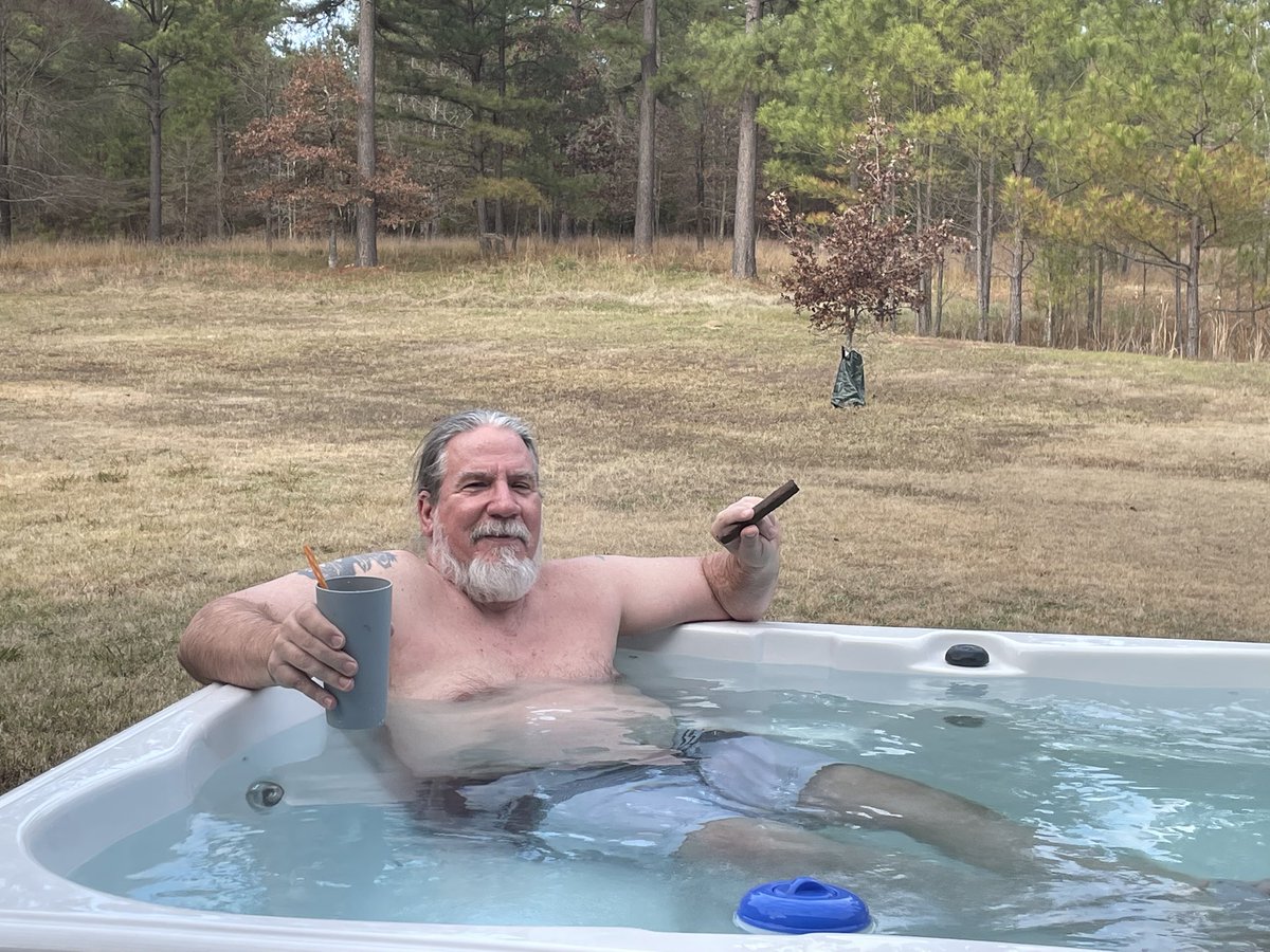 <a href="/GrymlynnSSB/">ÑFC | Grymlynn</a> <a href="/Arkansauce4/">Arkansauce</a> here’s a pic of my dad sitting in the hot tub smoking a fat one for everyone else who ain’t reading all that