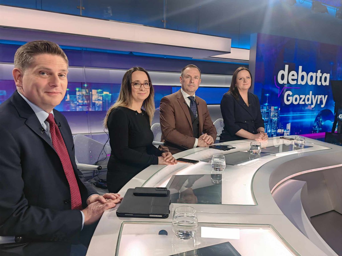 DEBATA GOZDYRY (@debatagozdyry) on Twitter photo ‼️ .<a href="/mmzawisza/">Marcelina Zawisza #PartiaRazem</a> uderza w rządzących w #DEBATAGOZDYRY :
"Mieliście zmienić prawo, sprawić, że kobiety poczują sie bezpiecznie, to wy rzadzicie, macie większość w Sejmie (...) przeszliśmy do opozycji bo nie potraficie prostych rzeczy zrealizować, weźcie sie do roboty"
<a href="/PolsatNewsPL/">PolsatNews.pl</a> ‼️ .<a href="/mmzawisza/">Marcelina Zawisza #PartiaRazem</a> uderza w rządzących w #DEBATAGOZDYRY :
"Mieliście zmienić prawo, sprawić, że kobiety poczują sie bezpiecznie, to wy rzadzicie, macie większość w Sejmie (...) przeszliśmy do opozycji bo nie potraficie prostych rzeczy zrealizować, weźcie sie do roboty"
<a href="/PolsatNewsPL/">PolsatNews.pl</a>