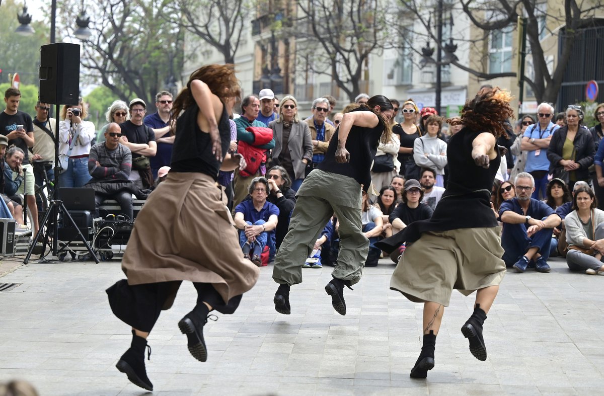 Colectivo Glovo 🍀Trïade 🌸

❁ Plaça dels Furs ❁

Participació en Dansa València gràcies a la col·laboració amb l’Axencia Galega das Industrias Culturais.

#DansaValència25 🖤 #SomniInsinuat 🖤 #SpanishDancePlatform