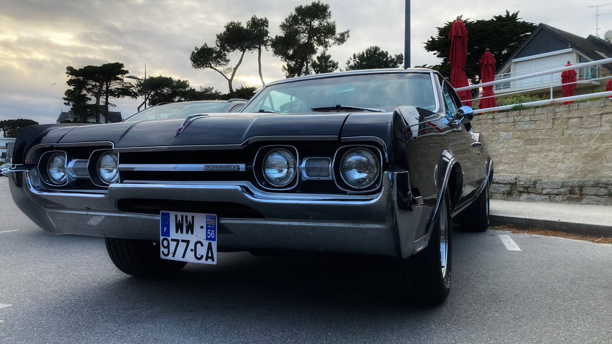 Au coin de la rue ! #Oldsmobile