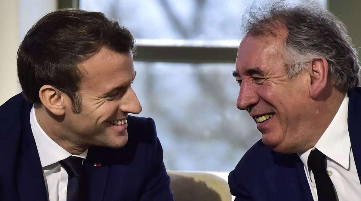 - Et tu leur as dit quoi pour tout l’argent public qu’on a dilapidé depuis 8 ans ?
- Qu’ils ne travaillaient pas assez...
- HAHAHA