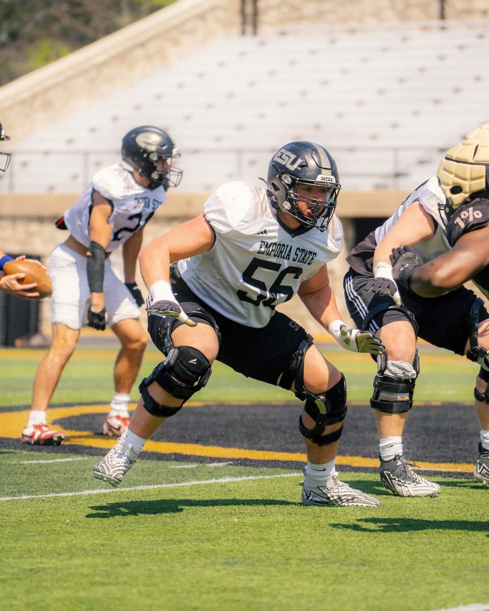 Practice 13 today, Spring Showcase tomorrow under the lights ⚠️

#W.I.N. 🐝