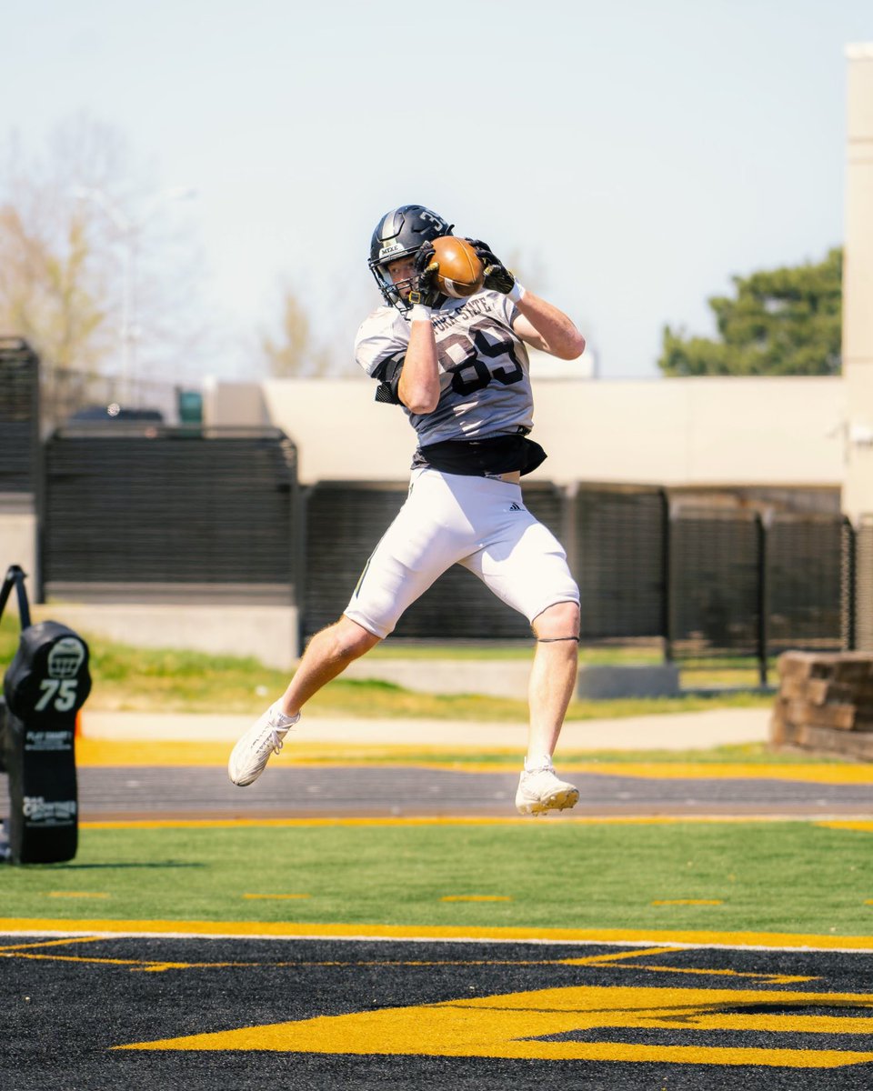 esuhornetsfb's tweet photo. Practice 13 today, Spring Showcase tomorrow under the lights ⚠️

#W.I.N. 🐝 https://t.co/QFzTfvMKag
