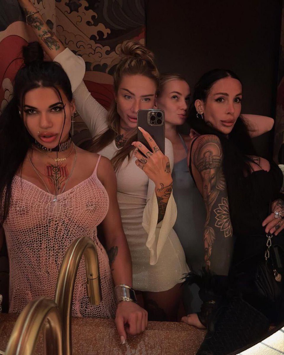 mukydza_sex's tweet photo. Queens will be Queens ๐ธ๐ป๐ค #queen #hotgirls #bblu #baddies #goddess #slave #mistress #onlyfans #xxx #beauty #fenty #sexy #pay #zahlsklave #linkinbio https://t.co/r0EMCeWLFv