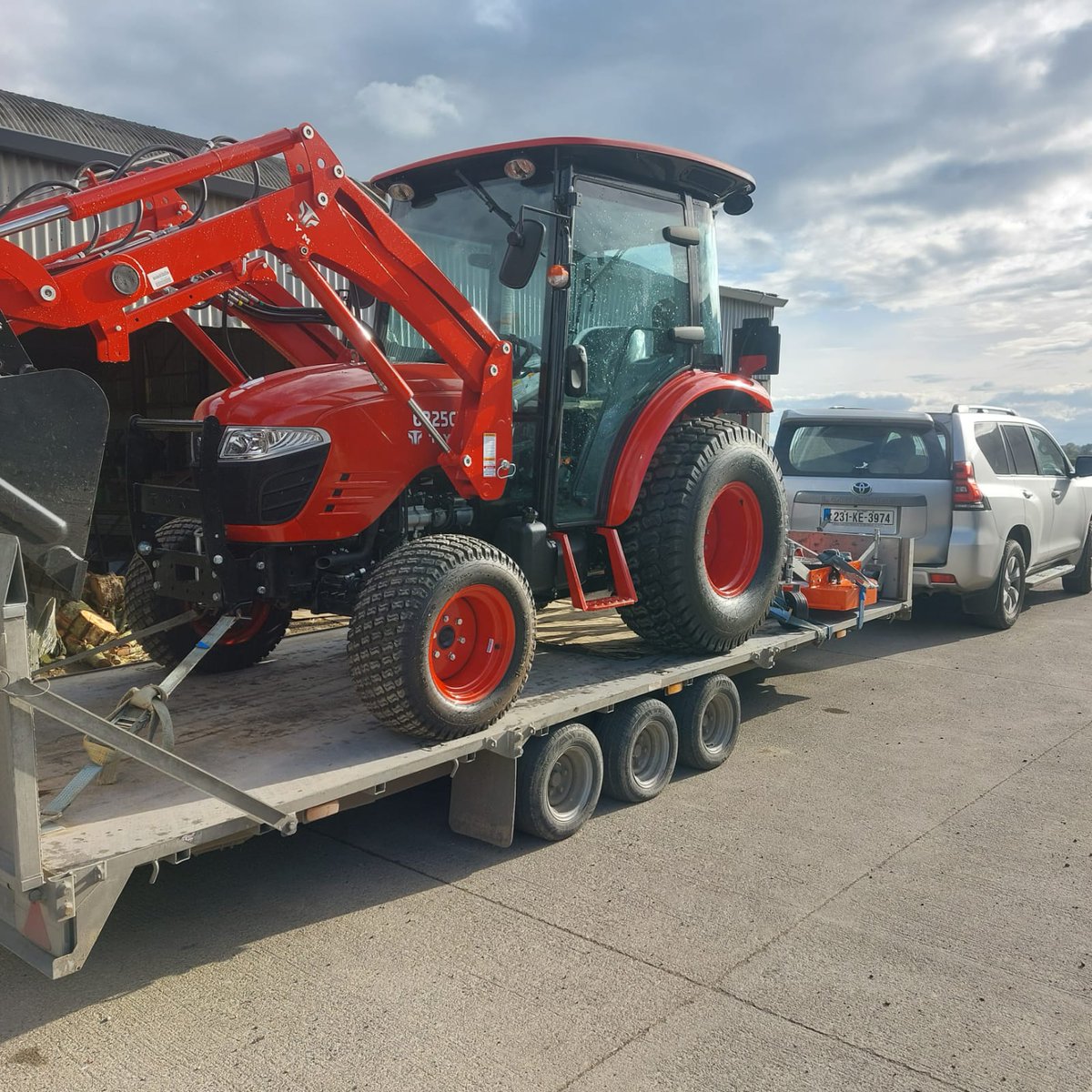 Another TYM 6225C ready to work heading to its new home — complete with front loader and a Muratori 6ft finishing mower! Clean, powerful, and built to last. Don’t miss this setup!

#TractorForSale #TYMTractor #Farm#CompactTractor #LoaderLife #MuratoriMower #FinishingMower