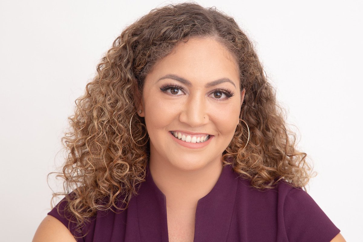 Lia Kamanā (@liakamanatv) on Twitter photo I am thrilled to announce I am joining the outstanding team at <a href="/fox12oregon/">FOX 12 Oregon</a> in Portland. I will anchor the weekday 12 p.m. newscast and report for Good Day Oregon M-F mornings.
Beyond grateful to continue doing what I love. Oregon, I am looking forward to sharing your stories. I am thrilled to announce I am joining the outstanding team at <a href="/fox12oregon/">FOX 12 Oregon</a> in Portland. I will anchor the weekday 12 p.m. newscast and report for Good Day Oregon M-F mornings.
Beyond grateful to continue doing what I love. Oregon, I am looking forward to sharing your stories.