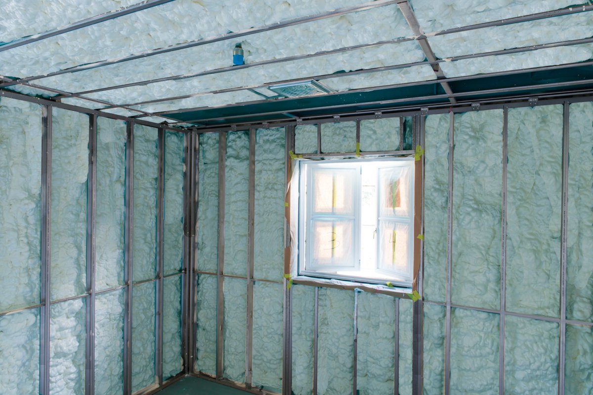 huntsman_build's tweet image. Our Premium Icynene Series features a range of the highest quality of open- and closed-cell spray foam insulations. Among them are options ideal for application in metal buildings, such as these shown here. #Icynene #Insulation #MetalConstruction #HuntsmanBuildingSolutions