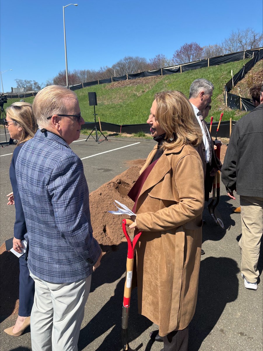 ctbilt's tweet image. It was a beautiful day in West Haven to celebrate the beginning of major bridge repairs on I-95! #IIJA Advisor @ExMayorMark joined West Haven Mayor Dorinda Borer, @GovNedLamont, and state and local officials to break ground on the project. ow.ly/Hw5850VCEi4