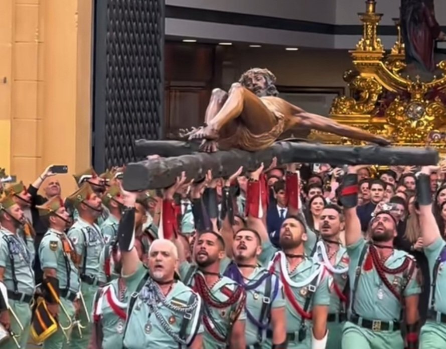 A mi me emociona desde niña.
Viva Málaga, Mena y la legión.