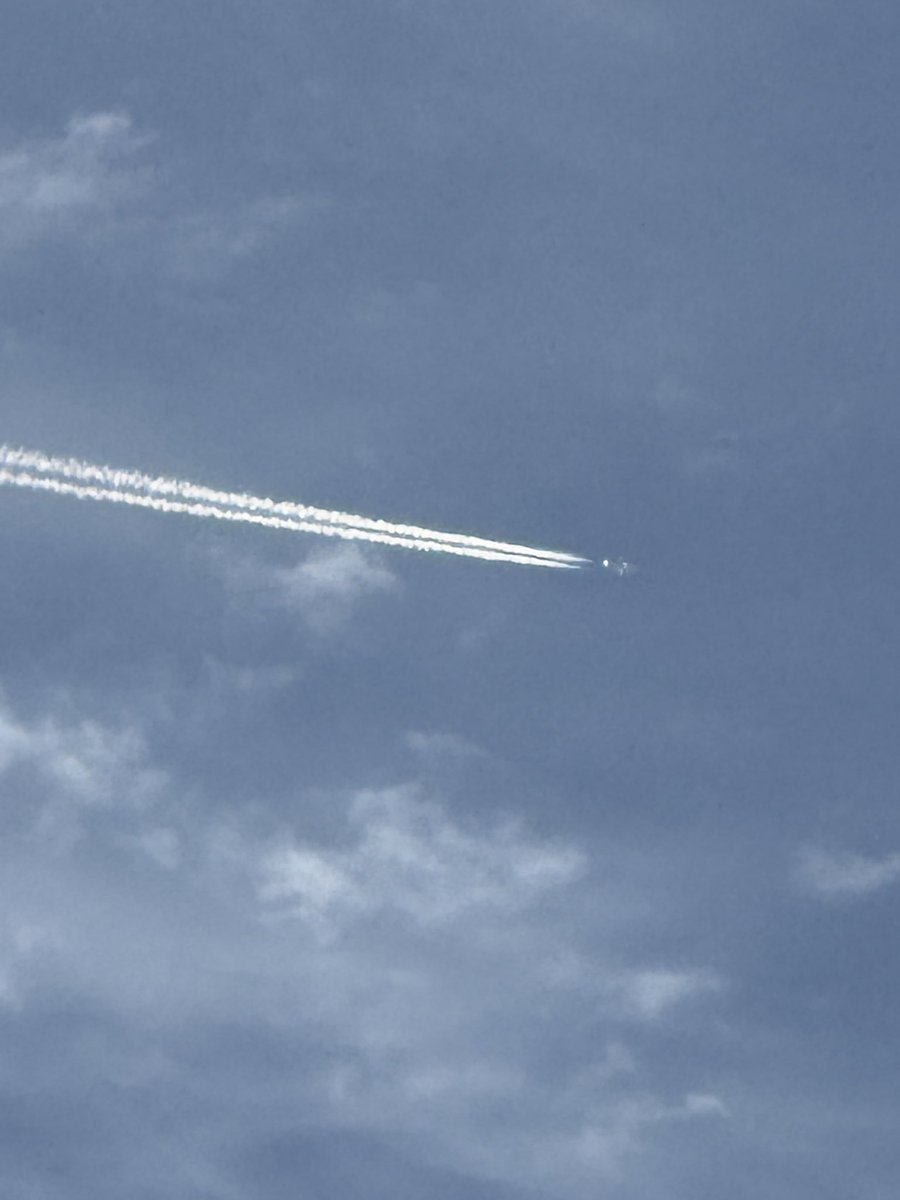 Julemeyer107's tweet photo. @LegendreKristy @SMBC129935 Disgusting!🤮 #BanGeoEngineering #BanHAARP #BanDEW #BanSAI sludge in the skies #PoisonFromTheSky Investigate! @elonmusk @POTUS @RobertKennedyJr 
AZ 4/17/25 https://t.co/uqG4F8LJ0U