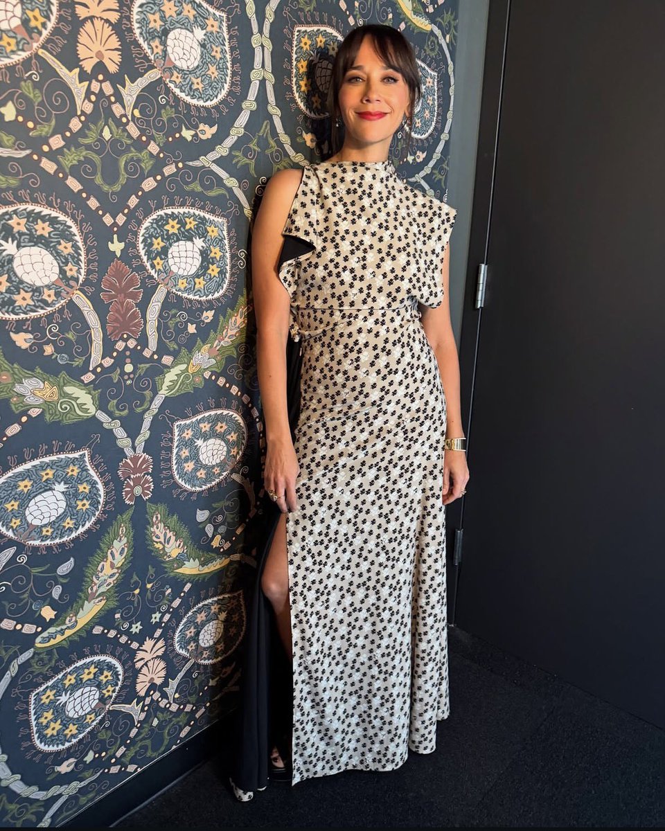 Rashida Jones wears the Spring Summer 2025 Deyn Dress in Printed Silk Viscose for Jimmy Kimmel Live 

#proenzaschouler #rashidajones