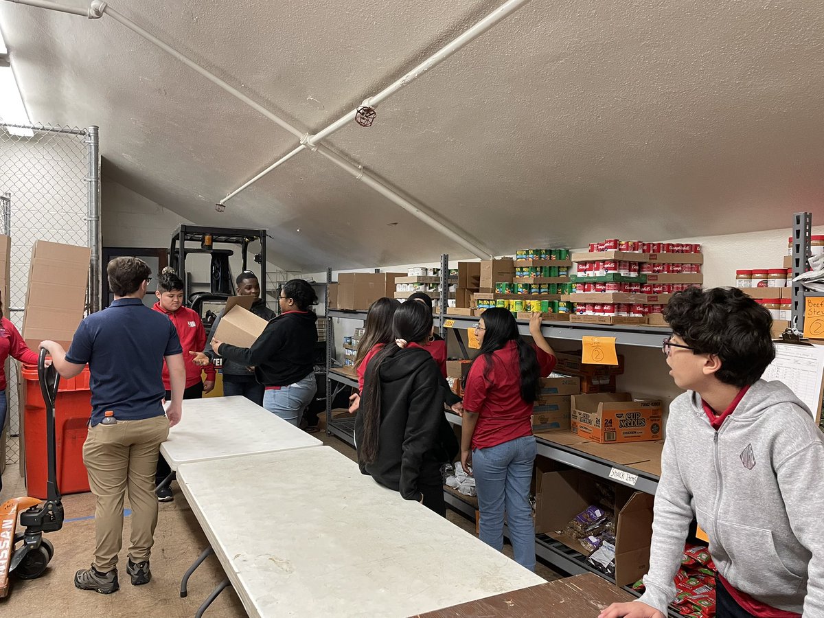 ExploreTJMS's tweet image. TJ Explore Ambassadors worked hard and had fun while they served for the Ambassador Day of Service! @TJPatriots @ExploreJCPS @JCPSExploreEA