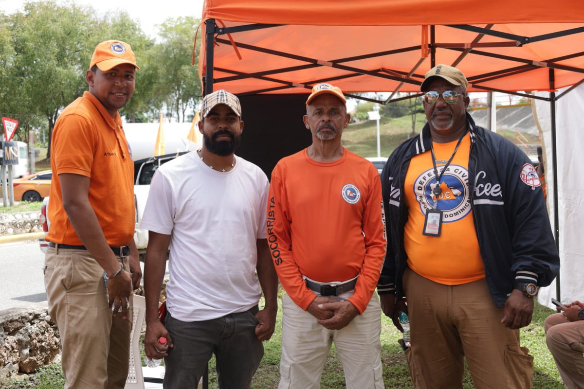 La Alcaldía de Santo Domingo Este desarrolla hoy su operativo “Conciencia por la Vida” en distintos puntos del municipio.🙌🏼

Con el apoyo de más de 660 voluntarios y organismos de emergencia.

#SDE #CostaDelFaro #SS25