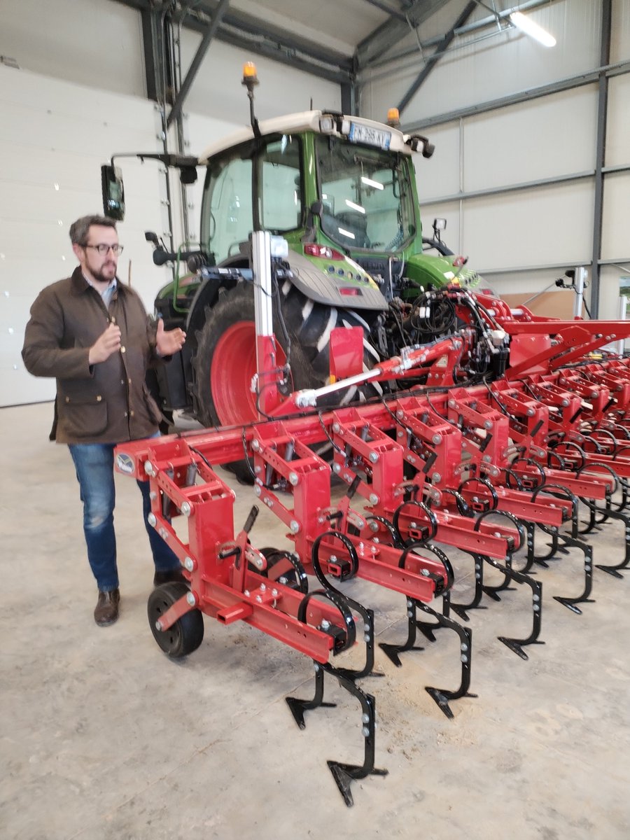 Veaulin1's tweet image. Journée de formation avec la fédération des CUMA du Loiret sur les techniques de désherbage mécanique !
Merci à @Agroequipement sur cette journée.
#VieDeCUMA #agriculture #developement