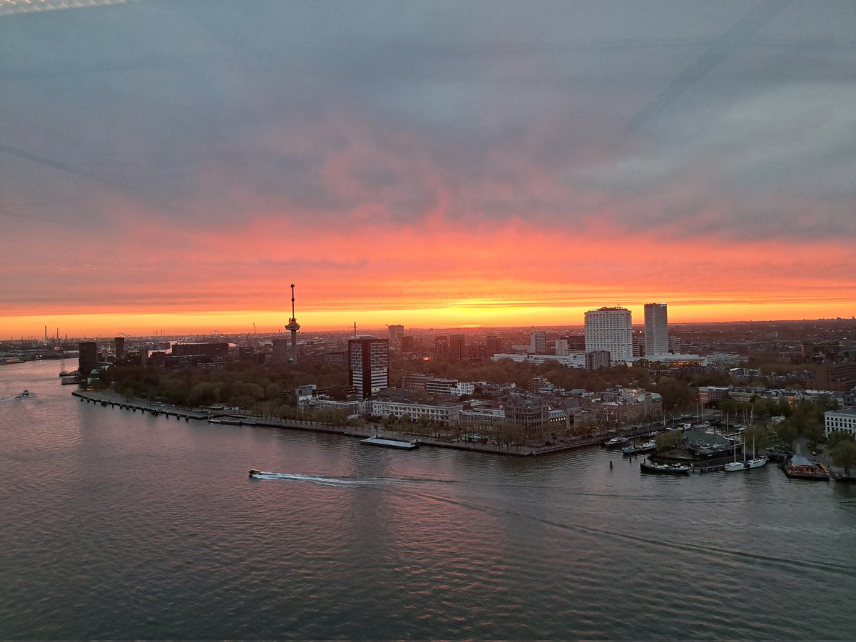 JvanLeeuwen_RR's tweet image. Wat een mooi uitzicht toch vanaf het WPC 😃
