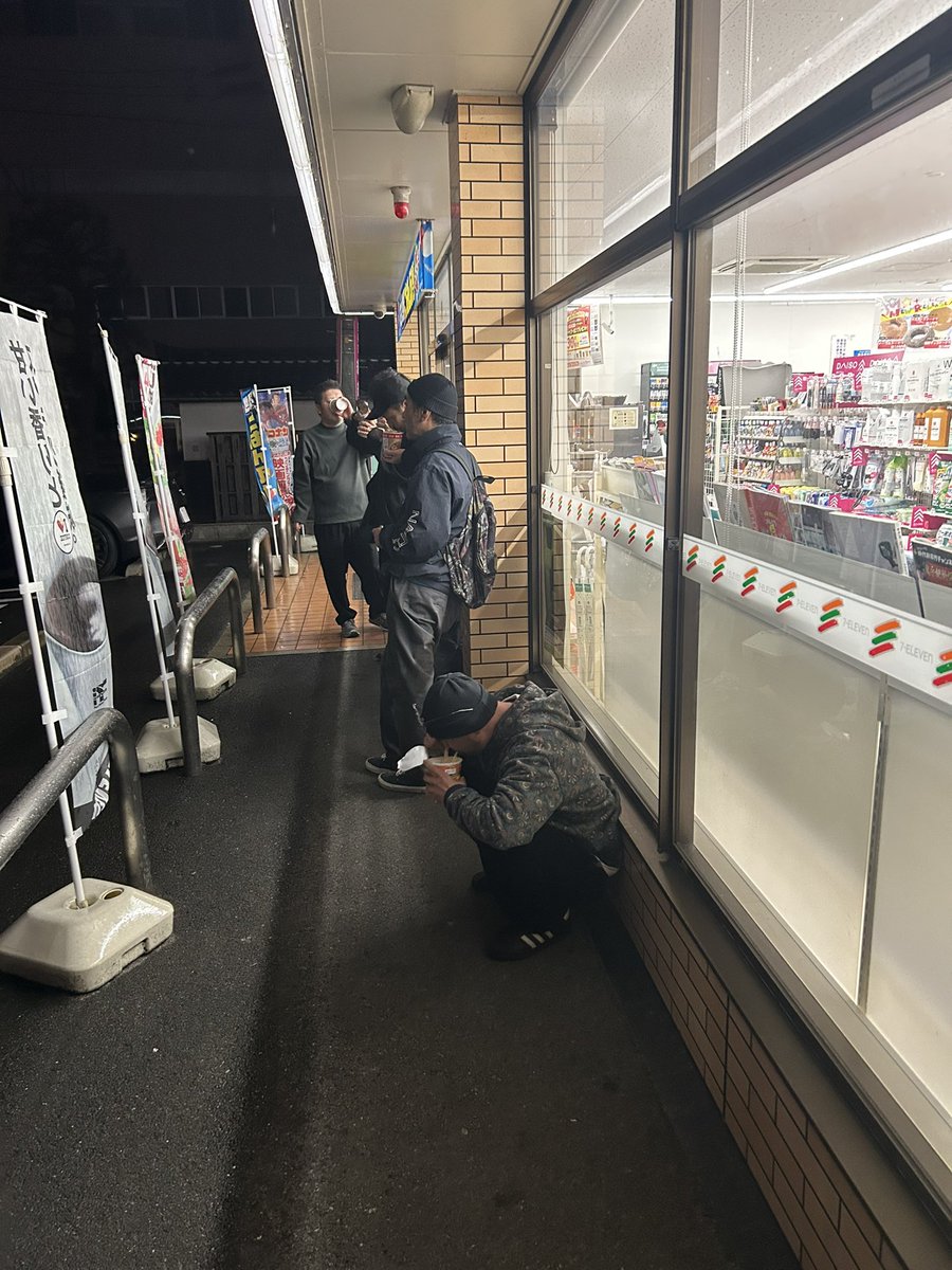 adamos708's tweet photo. コンビニ角打ち
極楽 https://t.co/BaTqkir4kN