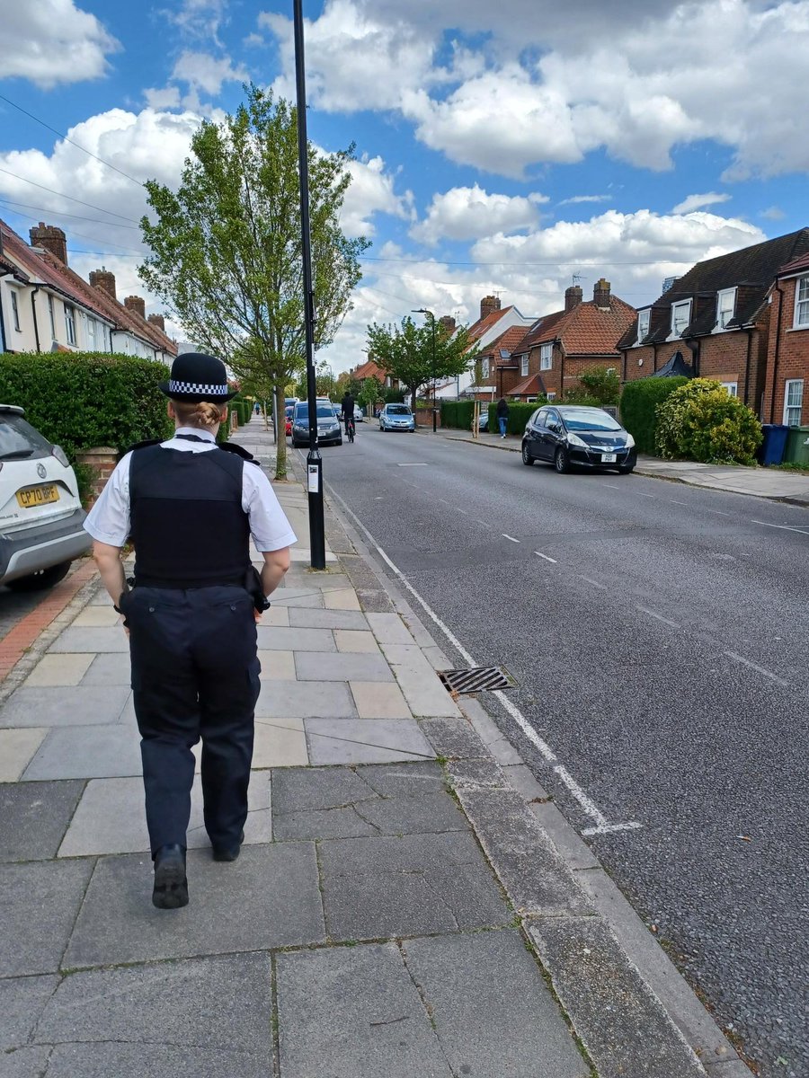 MPSNorthActon's tweet photo. Today SNT North Acton conducted foot patrol in and around North Acton Playing Fields. Our residents stopped and talked to us in regards to seeking advice for different ongoing issues. 
#yourlocalmet https://t.co/iKgFLum8lR