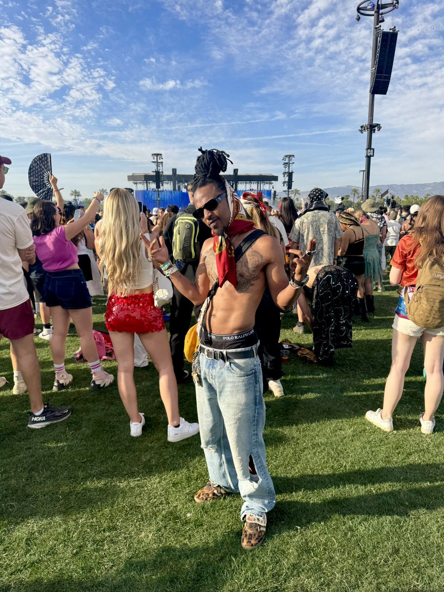 JLAWR3NCE's tweet photo. ChellaBella!…. 😎✊🏾 #Coachella2025 🎡🌴🔥 https://t.co/AzoJXCP7t1
