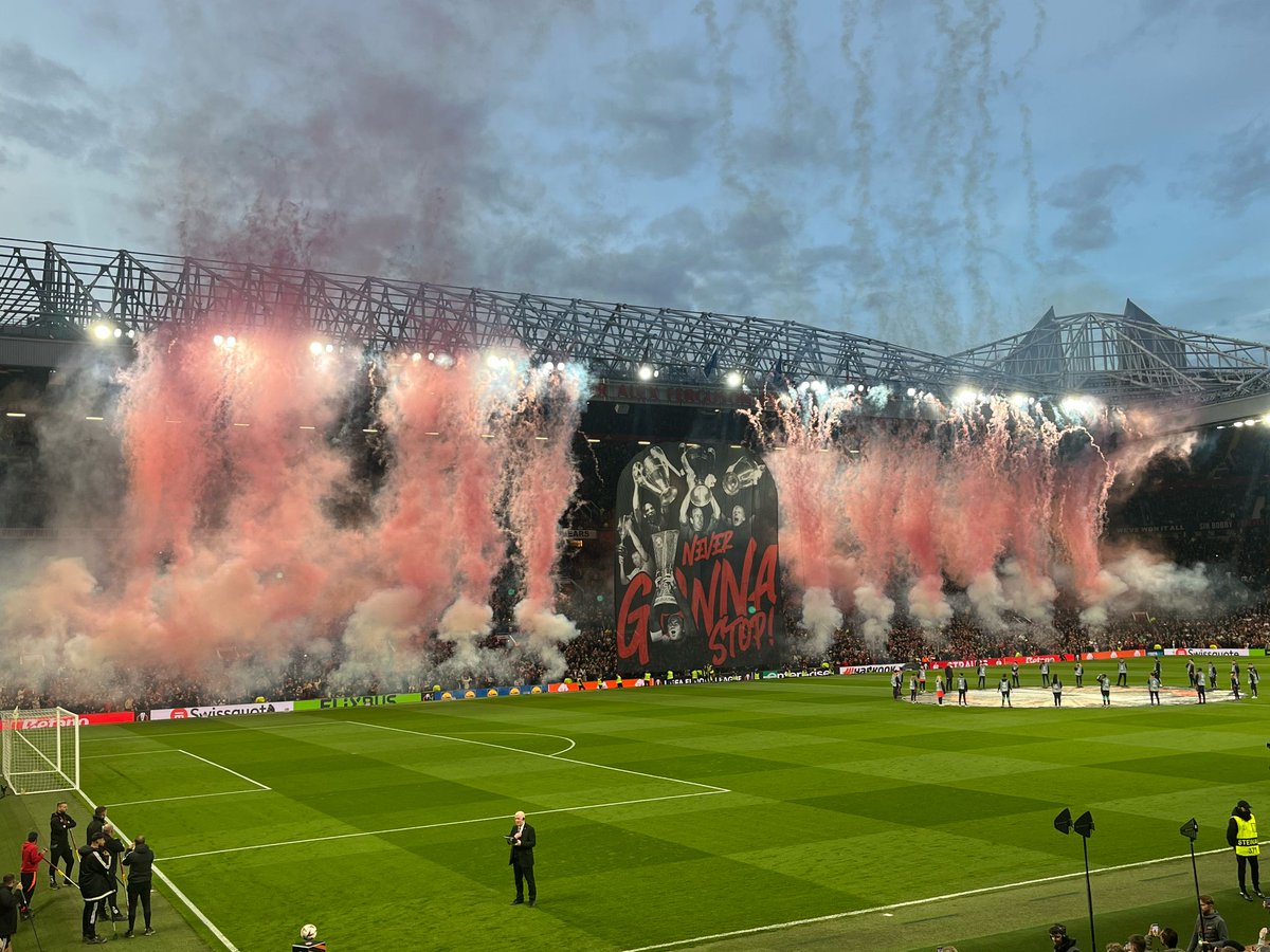 Stretford End Flags tweet media