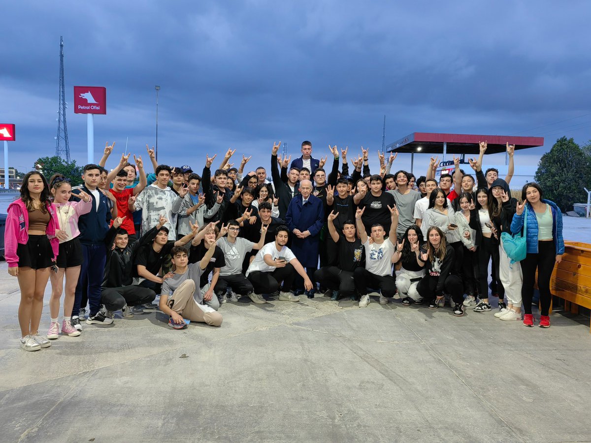 Evladım Milletimin Geleceğidir, Yeri Sokak Değildir.

Liderimiz Sayın Devlet Bahçeli