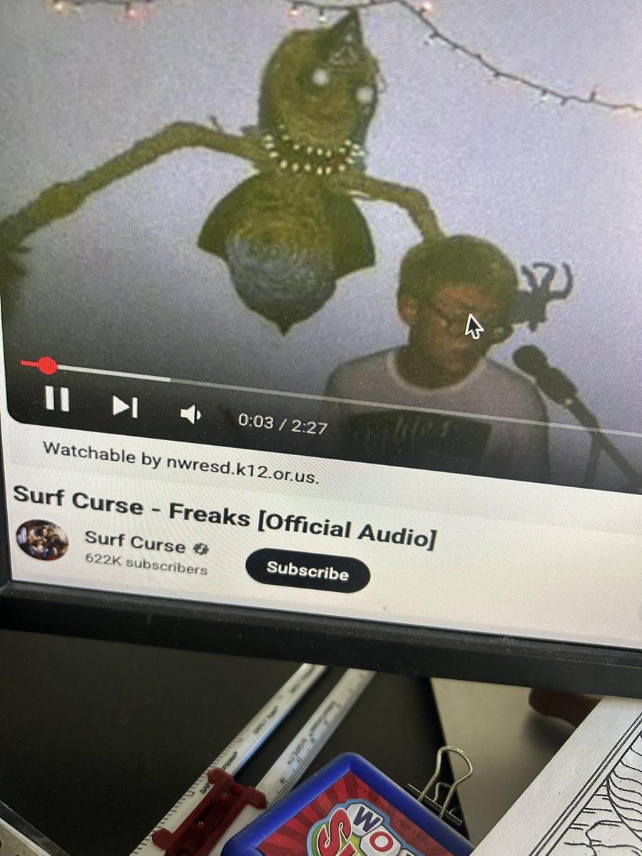 Botonical123's tweet image. Hey Mr Rivera.
Can you play Freaks by Surf Curse.

Me: *in my head. Don’t crash out 
#smilenowcrylater