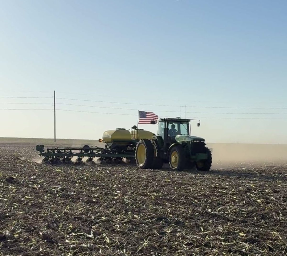 benrobison51's tweet photo. Robison Brothers in Alma, NE started 🌽 on April 15th started #plant2025 with @PioneerSeeds P1742Q #plantpioneer https://t.co/BNkmXMsYtc