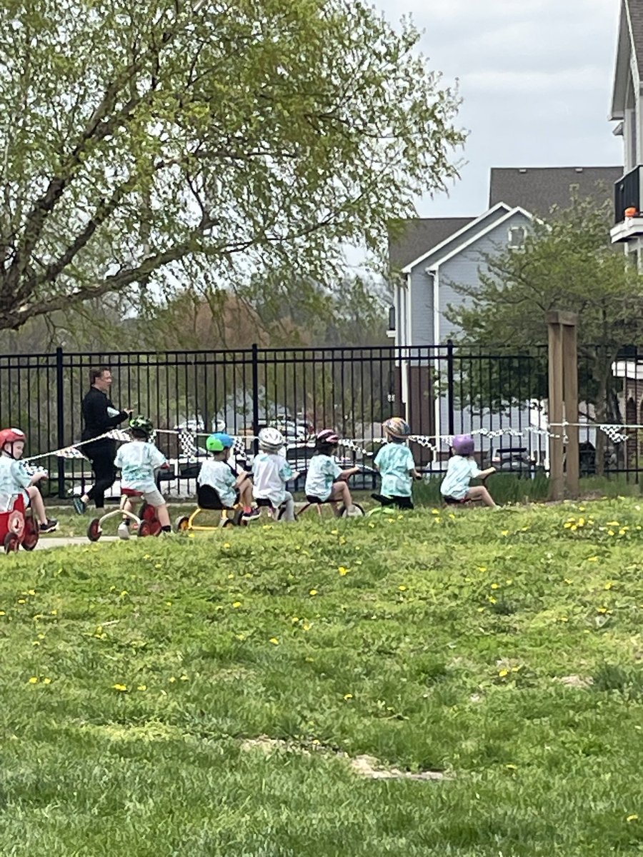 Pedal Power BESTIES and The Green Machine are chugging their way to the finish line! 
🏁 #trikeathon!