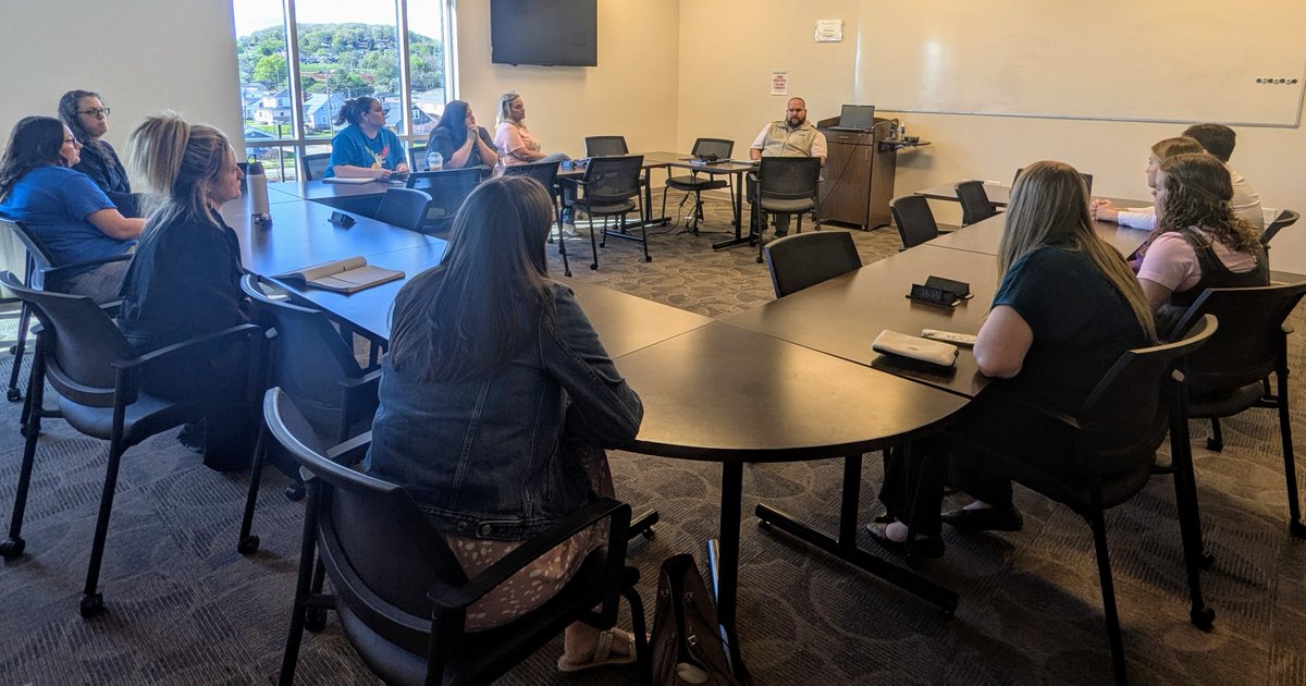 Tennessee Grow Your Own Center - TN GYO Center (@tn_gyo_center) on Twitter photo Tuesday, our very own Kate Hall hosted an interest meeting at Kingsport City Schools for aspiring apprentices! <a href="/KPCSchools/">Kingsport City Public Schools</a>
20 enthusiastic candidates learned about the Grow Your Own opportunity and connected with the EPP or community college that best fits their journey. 👏🍎 Tuesday, our very own Kate Hall hosted an interest meeting at Kingsport City Schools for aspiring apprentices! <a href="/KPCSchools/">Kingsport City Public Schools</a>
20 enthusiastic candidates learned about the Grow Your Own opportunity and connected with the EPP or community college that best fits their journey. 👏🍎