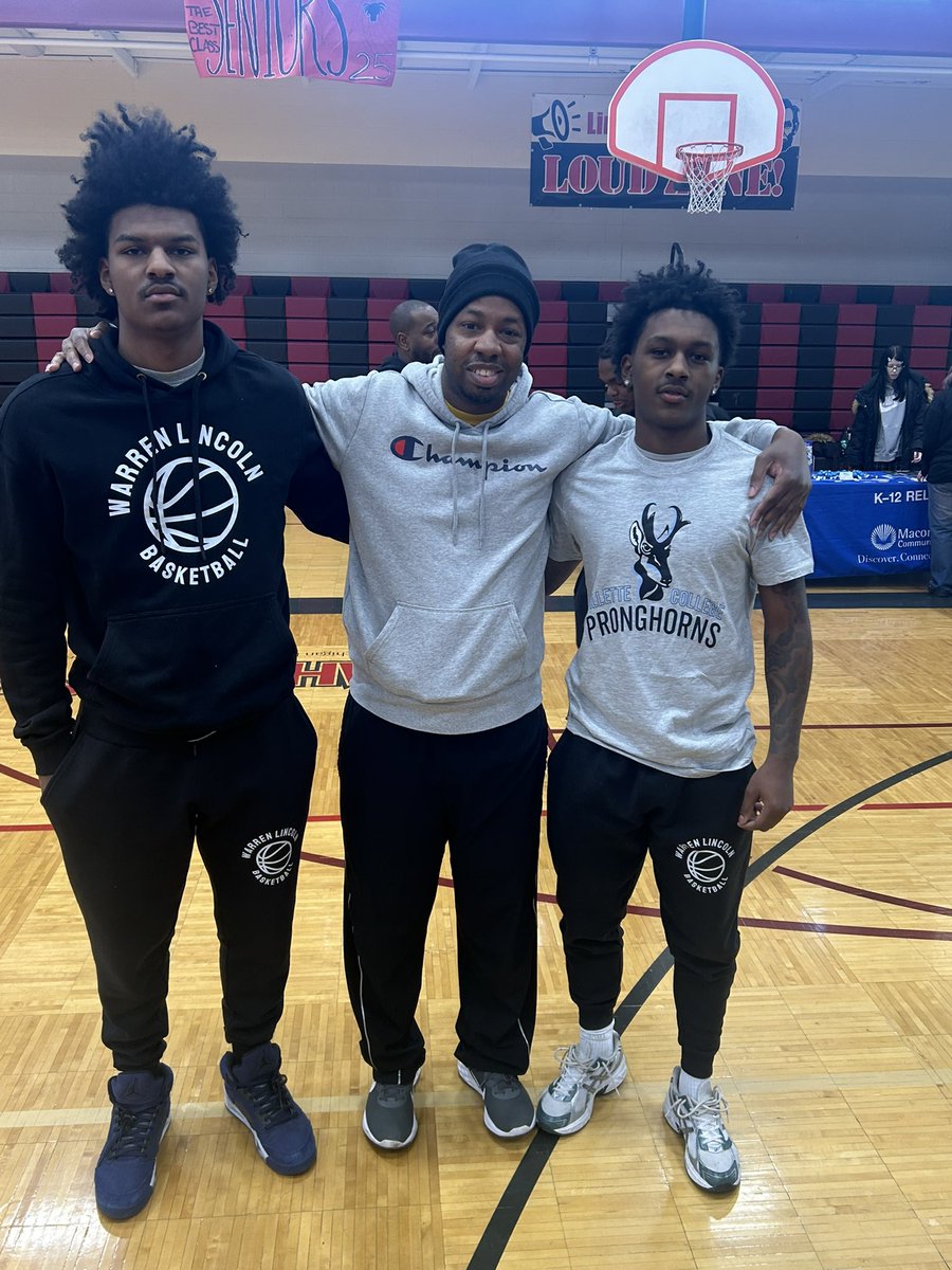 Jerrel Phillips (@jphill33) on Twitter photo So proud to be apart of these two’s journey. They have accomplished so much from when they were kids, to now being back to back state champions and becoming next level players. Congrats to <a href="/_Markus_b11/">Markus Blackwell</a> and <a href="/moses3b1/">mosesblackwell💢</a>. Their jerseys should be in the rafters soon! <a href="/WarrenLIncolnb1/">Warren Lincoln Basketball</a> So proud to be apart of these two’s journey. They have accomplished so much from when they were kids, to now being back to back state champions and becoming next level players. Congrats to <a href="/_Markus_b11/">Markus Blackwell</a> and <a href="/moses3b1/">mosesblackwell💢</a>. Their jerseys should be in the rafters soon! <a href="/WarrenLIncolnb1/">Warren Lincoln Basketball</a>