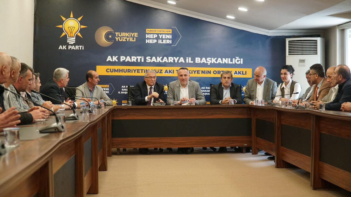 SESOB 'a  bağlı Meslek Odası Başkanları <a href="/Akparti/">AK Parti</a> #Sakarya İl Başkanı <a href="/yunustever/">Yunus TEVER</a> 'e ziyarette bulundu. 

<a href="/SakaryaESOB/">SESOB</a> 
<a href="/alisan_hasan/">Hasan ALİŞAN</a>