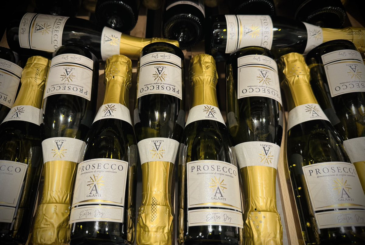 Baby bubbles! ♥️ 🥂 
Perfect individual bottles of Chandon Garden Spritz &amp; Galanti Prosecco.