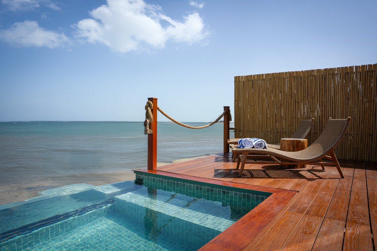 افتتح الشيخ ماجد بن سعود بن راشد المعلا رئيس دائرة السياحة والآثار بأم القيوين، بحضور الشيخ عبدالله بن سعود بن راشد المعلا رئيس دائرة المالية بأم القيوين .. مشروع "لكس جلامب" أحد أحدث وأبرز المشاريع السياحية البيئية، الواقع في قلب محمية أم القيوين للقرم.