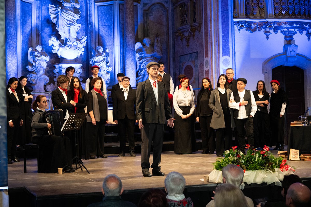 🎼 Aquest dijous hem viscut el magnífic concert "Canto la lluita… i l’amor. Homenatge a Joan Salvat-Papasseit" amb el <a href="/CorCambraPalau/">Cor Cambra Palau</a> dirigit per Xavier Puig. <a href="/paeriacervera/">Paeria de Cervera</a>