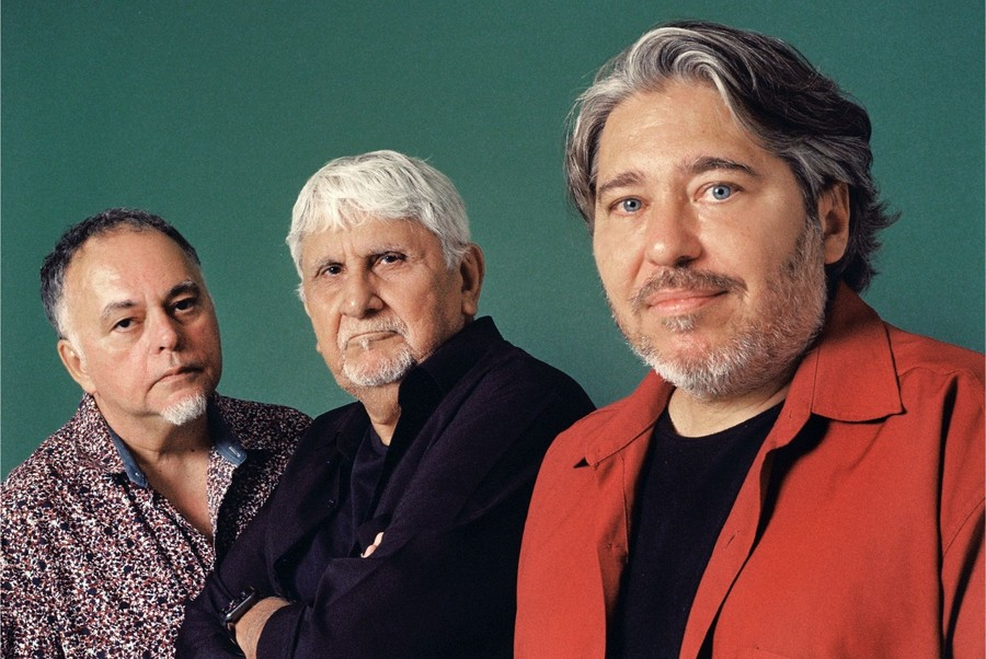 Jazz_Chill's tweet photo. Azymuth returns with Marca Passo—a powerful new album marking 50 years of cosmic samba. New single Andaraí out now + UK/EU/NA tour kicks off in May 2025. #Azymuth #JazzFunk #MarcaPasso https://t.co/Oam0npHQ0M https://t.co/Bq367s1UGi