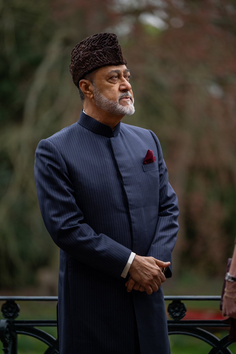 مصادر إعلامية تُشير إلى زيارة مرتقبة للمقام السامي أبقاه الله إلى العاصمة الروسية موسكو الاسبوع القادم .. زيارة -وإن تمت- ستكون ذات بُعدٍ اقتصادي وسياسي وتاريخي بين البلدين الصديقين.

جلالته أيده الله، قائدٌ فذٌ حكيم، وربان عُمان الأمين، يسير بنهج واضح نحو آفاقٍ أرحب بعون الله.