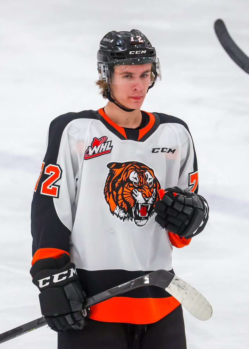 TScoops's tweet image. Hearing the buzz is real: 2026 top NHL Draft prospect Gavin McKenna could be jumping to college. Don’t be surprised if he ends up committing to Michigan in the coming days. Sources confirm he would receive high 6 figures in an NIL Contract.