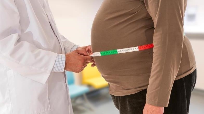 ❝Ne yazık ki ergen çağında obez olan bireylerin yüzde 80'i en az bir kronik hastalık yaşıyor, kansere yatkınlık çok artıyor. Obezite, tüm hastalıkların ana sebebi diyebiliriz❞

Ergenlikte obezite kronik hastalık ve kanser riskini artırıyor v.aa.com.tr/3540918